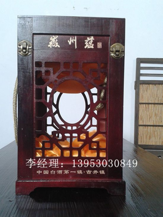 點(diǎn)擊查看詳細(xì)信息<br>標(biāo)題：木制白酒盒 閱讀次數(shù)：3496