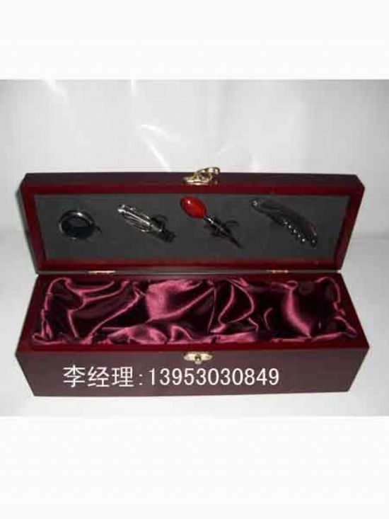 點(diǎn)擊查看詳細(xì)信息<br>標(biāo)題：紅酒木盒 閱讀次數(shù)：2762
